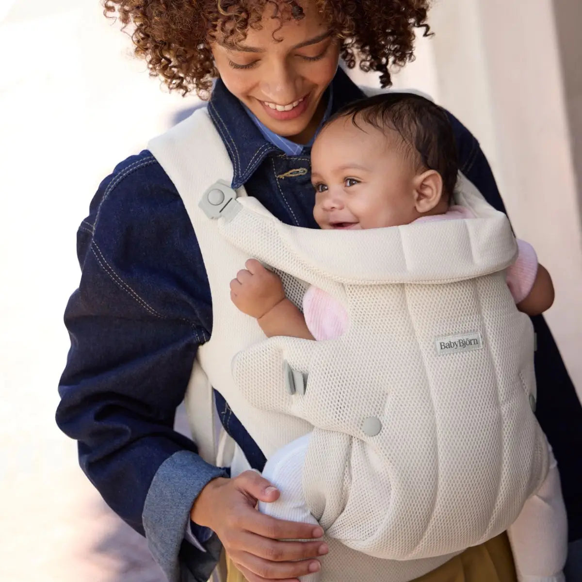 BabyBjörn Baby Carrier Hold